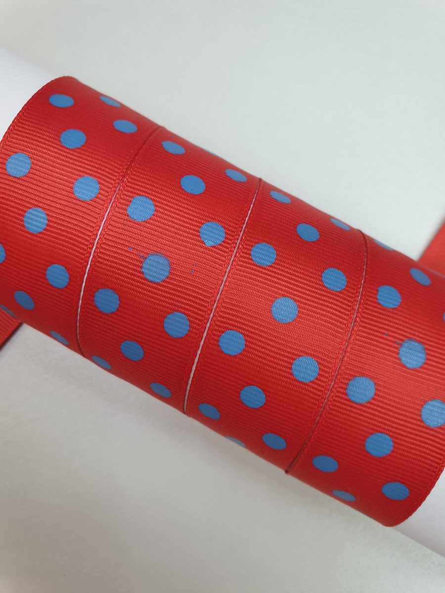 Grosgrain juostelė 25 mm, raudona su mėlynais taškučiais
