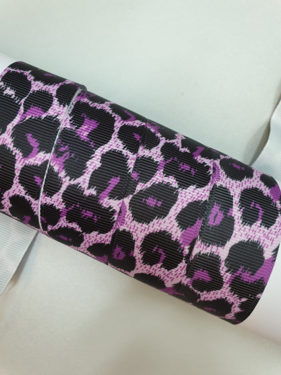 Grosgrain juostelė 25 mm, violetinė su leopardiniu raštu