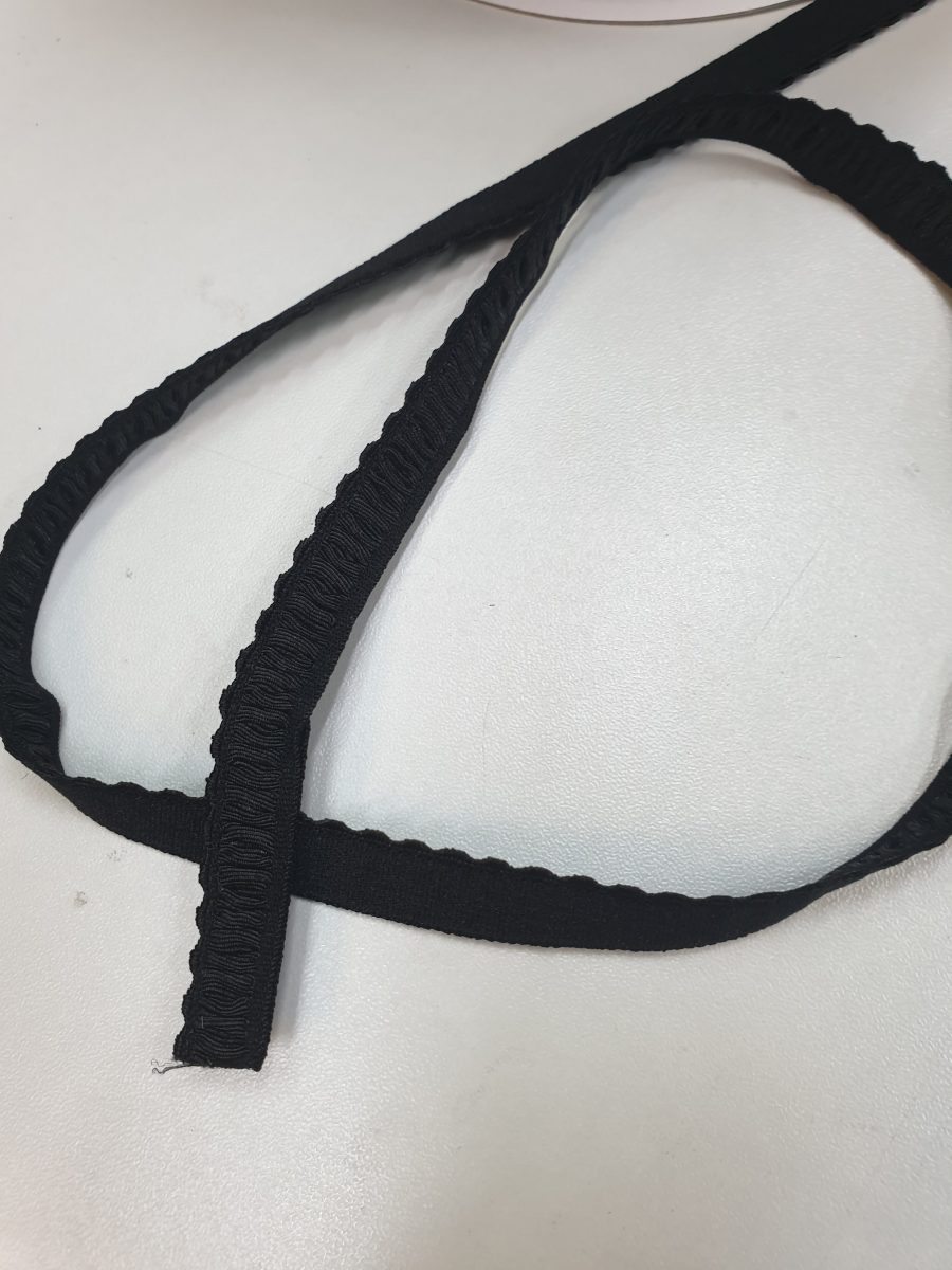 Minkšta banguota elastinė juoda 10mm guma