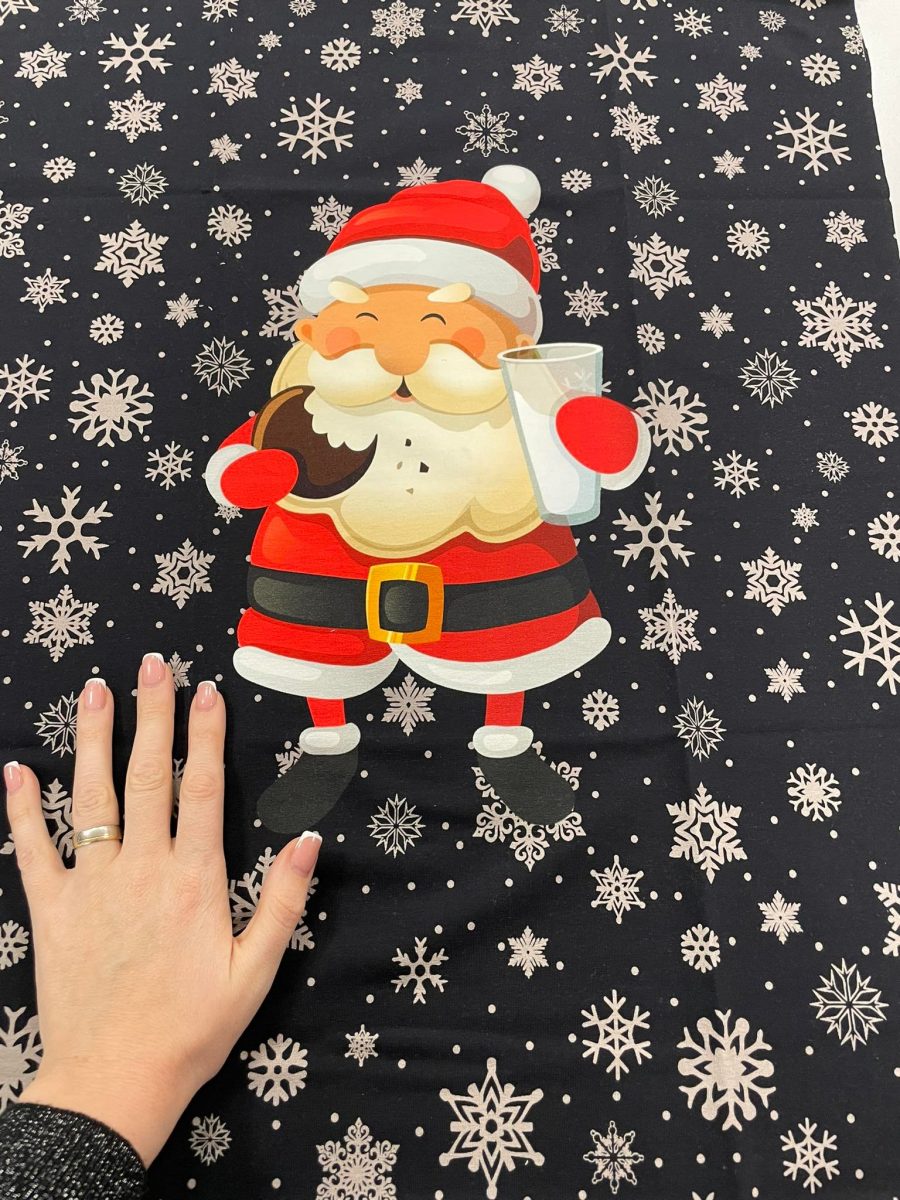 Kilpinio skaitmeninės spaudos trikotažo panelė 60x70 cm Kalėdų senelis valgo sausainį juodas