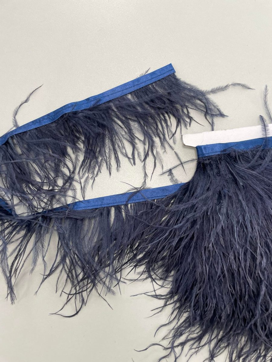 Juosta su natūraliomis stručio plunksnom tamsiai mėlyna 10 cm