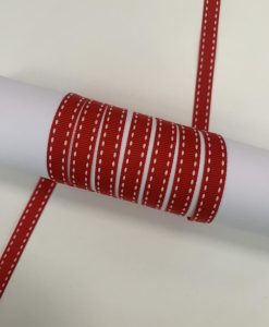 Grosgrain juostelė 9 mm raudona siuvinėta baltais siūlais kraštuose