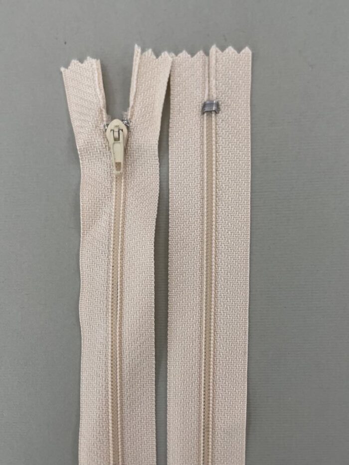 Spiralinis fiksuojamas užtrauktukas "Šviesiai persikinis", 22 cm