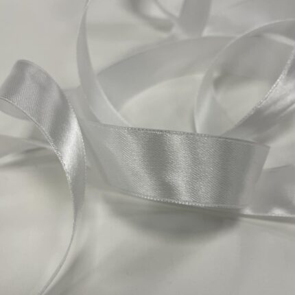 Atlasinė juostelė 25mm, pieno baltumo