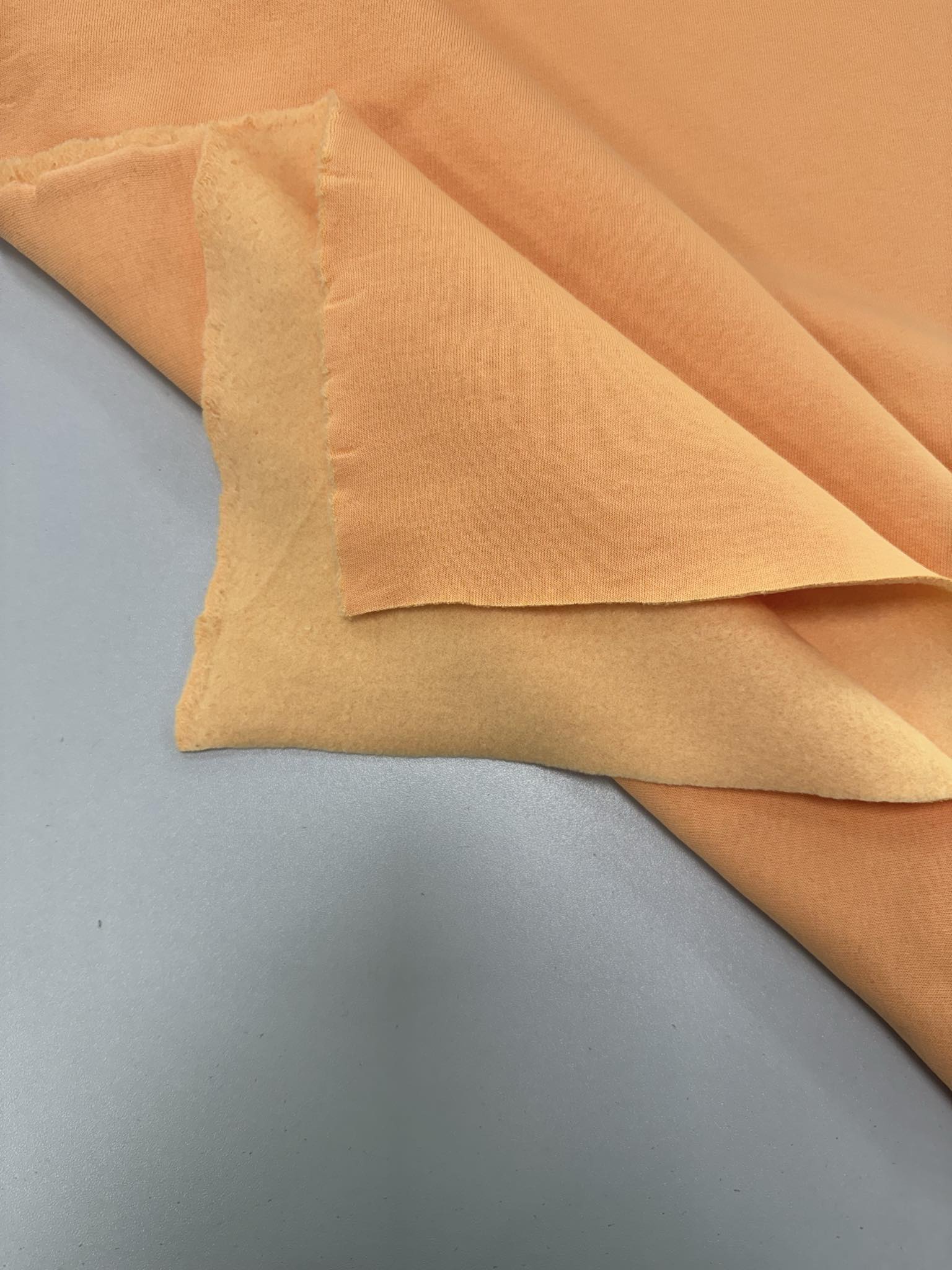 1067d785-4841-4cec-86de-3e44ec8f662d.jpg Pašiltintas, storas trikotažas Fuzz peach — trikotažas | Trys Pelėdos