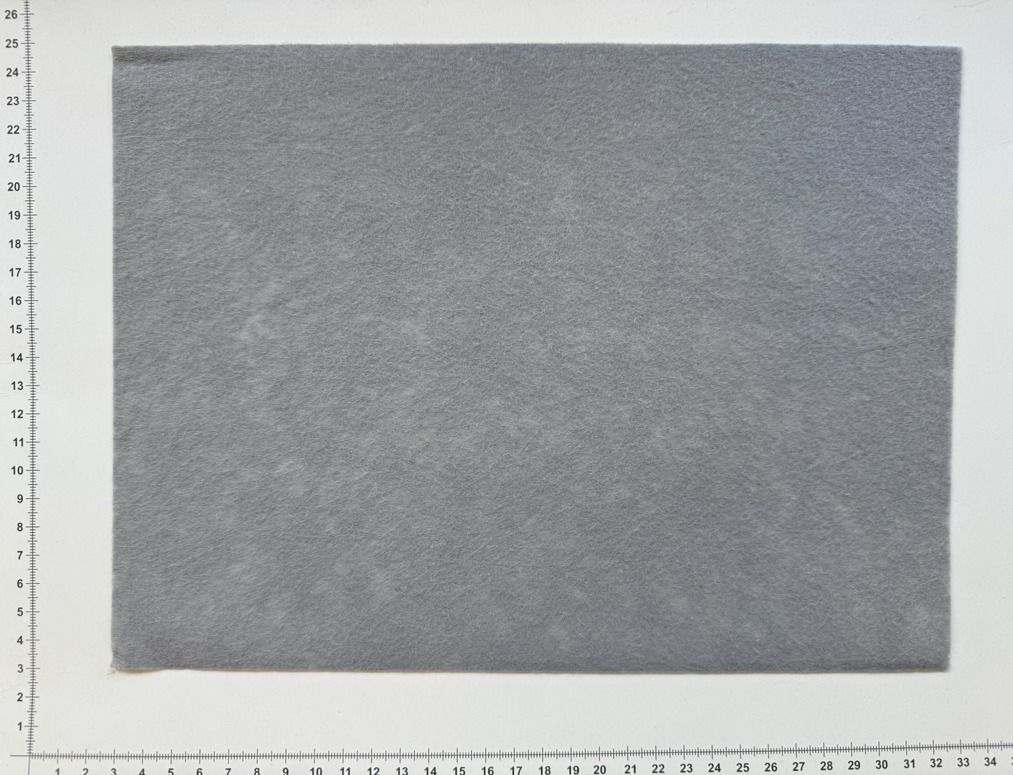 210b602e-8576-4343-ba5c-42c060e8b853.jpg Dirbtinio veltinio (filco) lakštas, pilkas — 1 mm | Trys Pelėdos