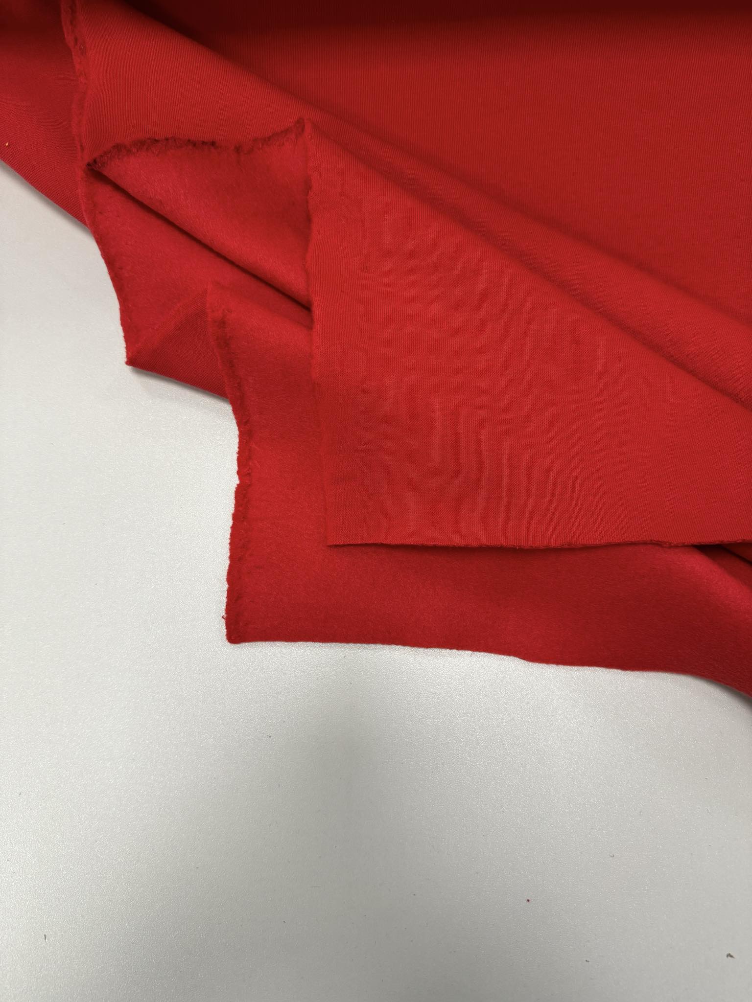 Pašiltintas, storas trikotažas Red — trikotažas | Trys Pelėdos
