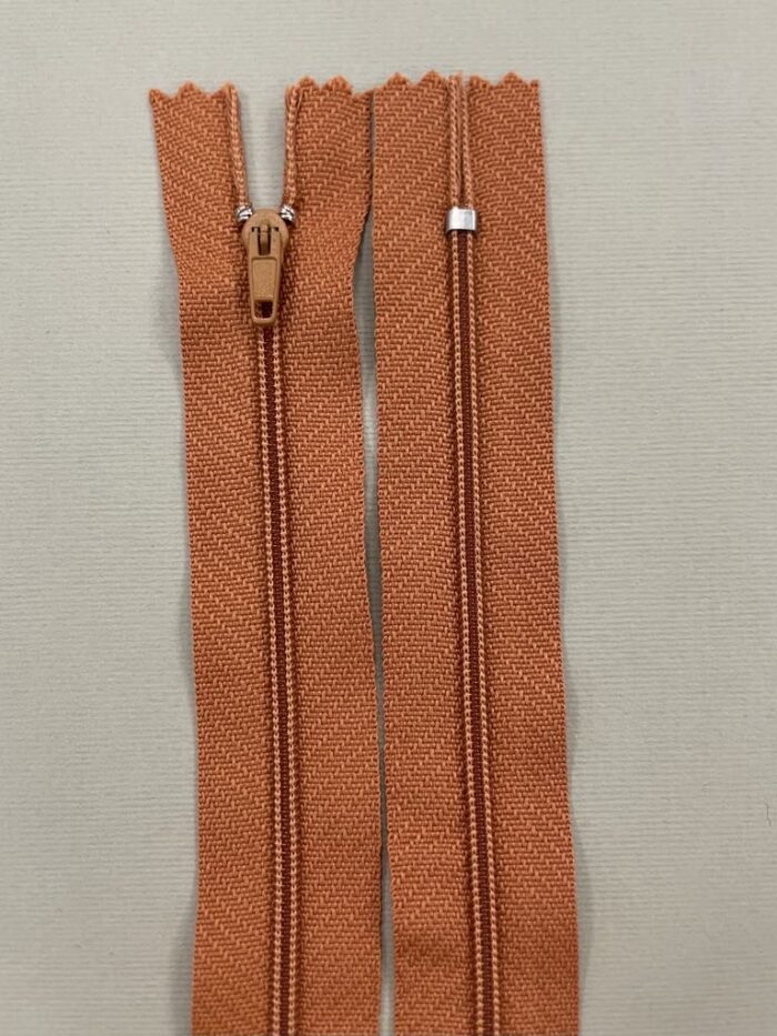 Spiralinis fiksuojamas užtrauktukas "Šviesiai plytinis", 18 cm