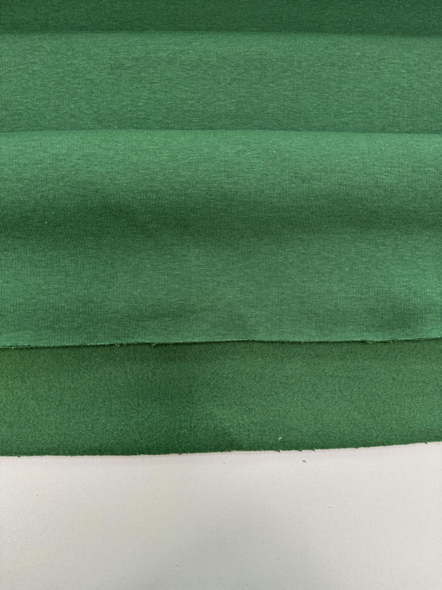 Pašiltintas, storas trikotažas Sodri žalia — trikotažas | Trys Pelėdos