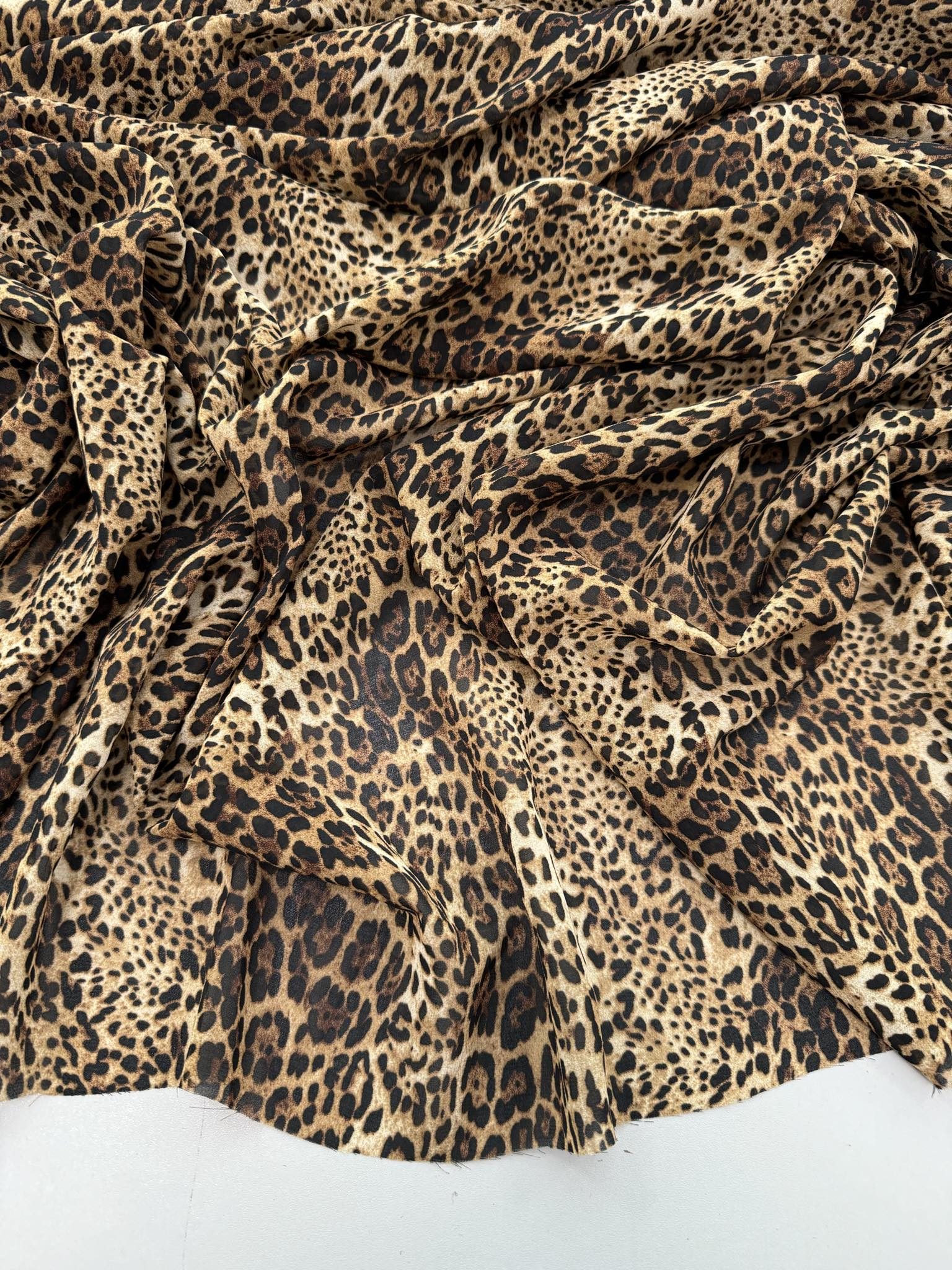 47e6bfa4-d6b1-4354-9b1b-6c407303364c-rotated-1.jpg Šifonas Smulkus leopardo raštas — šifonas | Trys Pelėdos