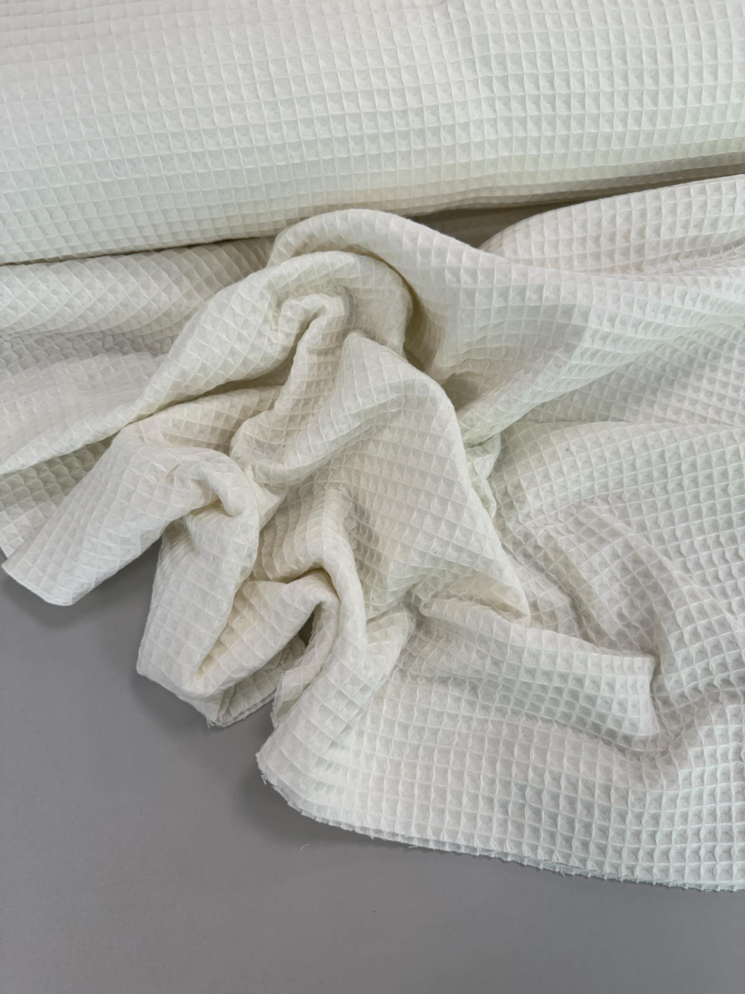 73aa432c-2c0c-426e-a82e-cc70d22e70ca.jpg Vaflinis audinys, Pieno balta — vaflinis audinys | Trys Pelėdos