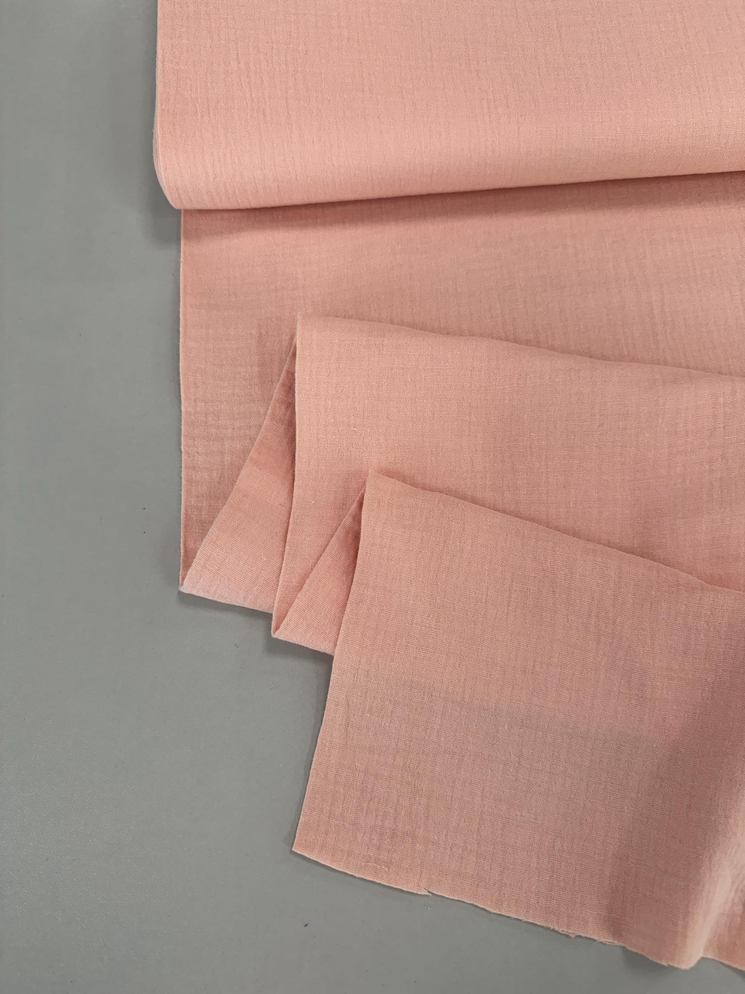 Medvilninis double gauze muslinas Persikinis 40 — muslinas | Trys Pelėdos