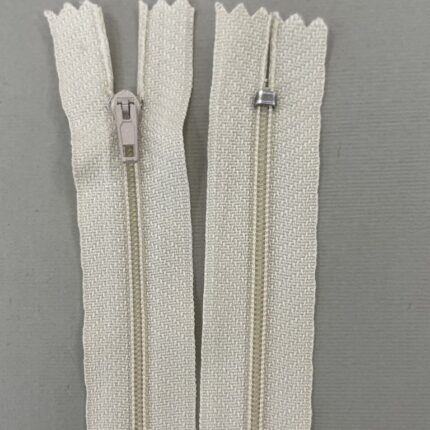 Spiralinis fiksuojamas užtrauktukas "Kreminis", 22 cm