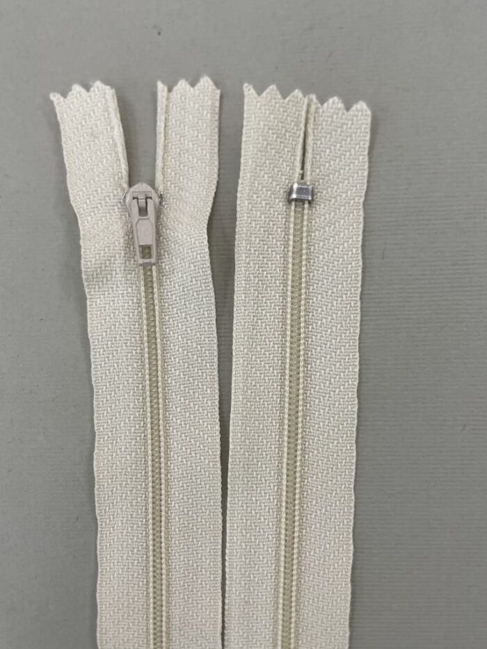 Spiralinis fiksuojamas užtrauktukas "Kreminis", 22 cm