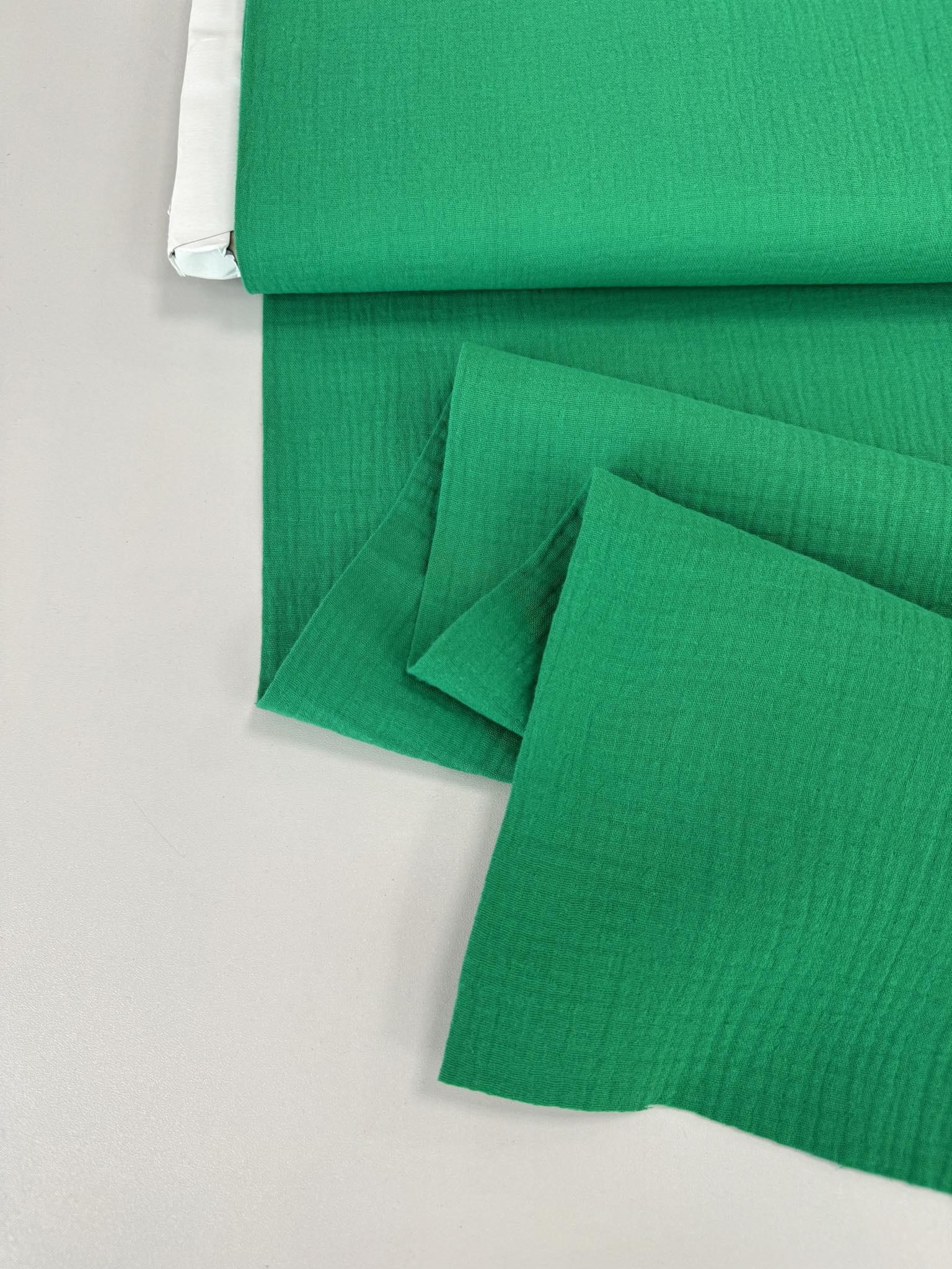 Medvilninis double gauze muslinas Sodrus žalias 11 — muslinas | Trys Pelėdos