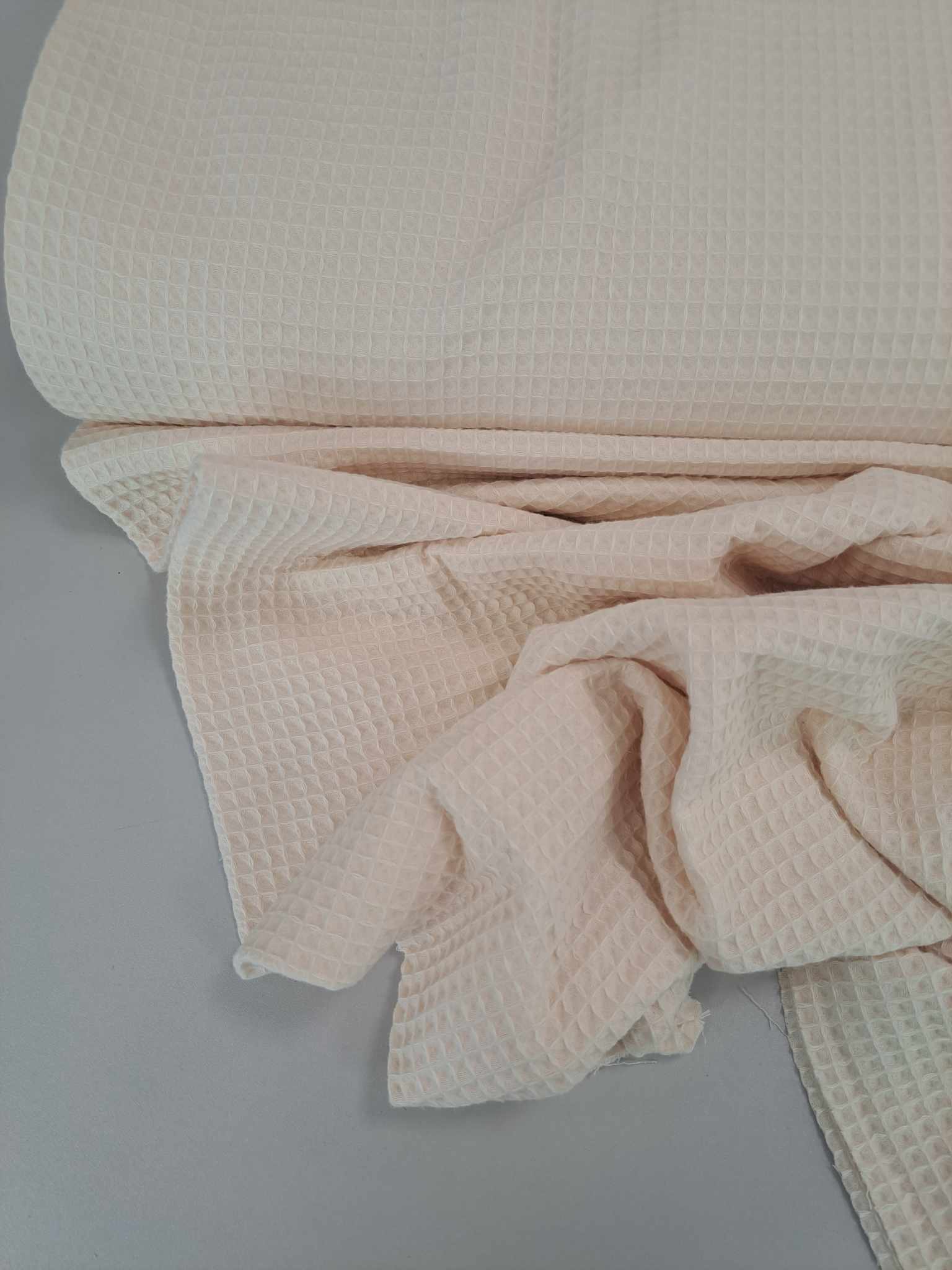 Vaflinis audinys, Šampaninė — vaflinis audinys | Trys Pelėdos