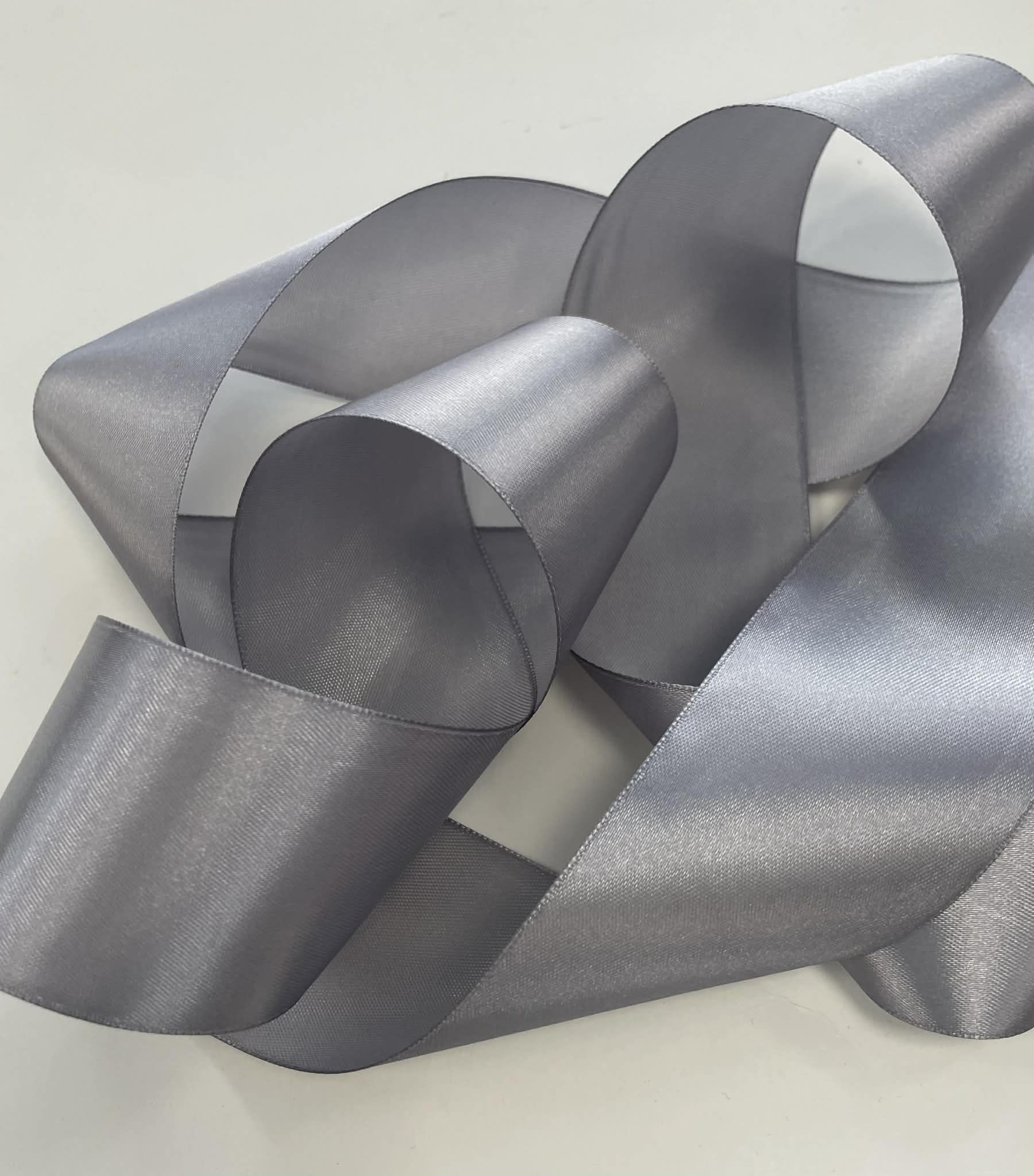 Atlasinė juostelė 50mm, pilka Atlasinė juostelė 50mm, pilka