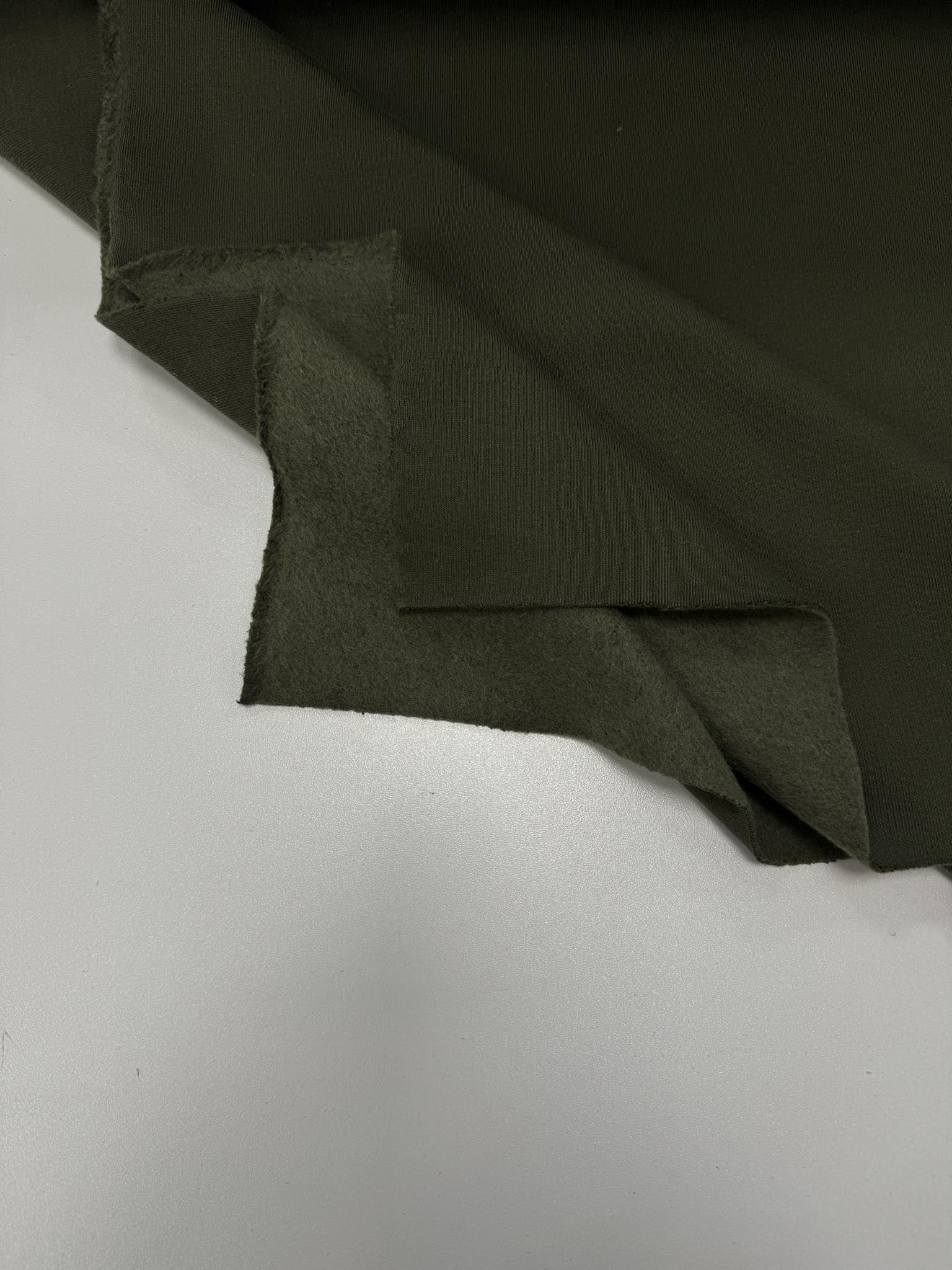 Pašiltintas, storas trikotažas Dark Olive — trikotažas | Trys Pelėdos