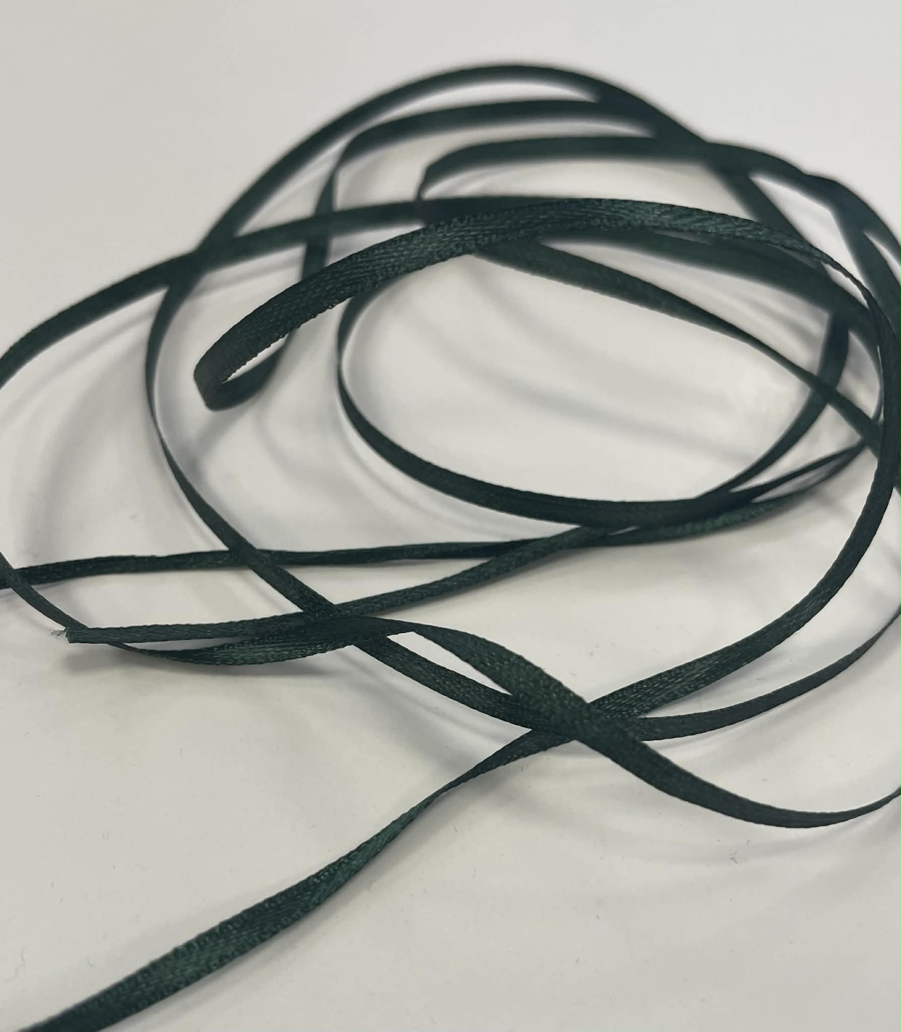 Atlasinė juostelė 3mm, žalia Atlasinė juostelė 3mm, žalia