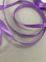 šviesi violetinė
