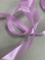 rožinė su violetiniu atspalviu