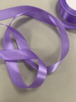 Atlasinė juostelė 20mm, šviesi violetinė (minkštesnė) — siuvimo juostelė | Trys Pelėdos