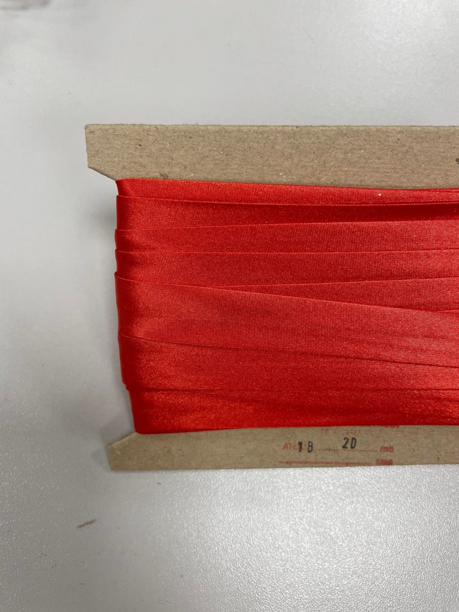 atlasine-kantavimo-juostele-raudona-18mm.jpg