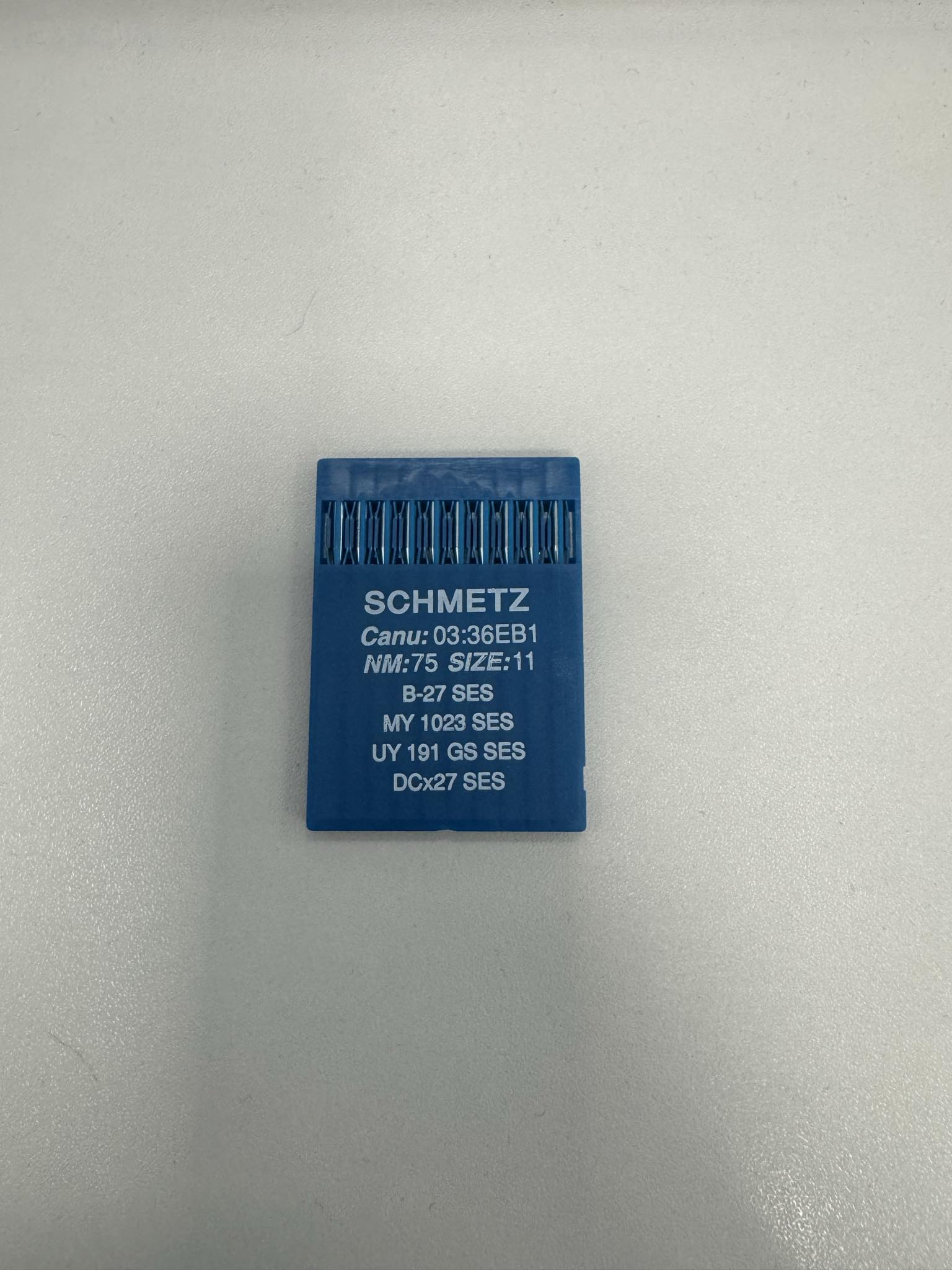 b8db1aac-76ad-417c-9f76-58ef3914ffbb.jpg Adatos pramoniniam overokui DCx27 SES (75/11), SCHMETZ — siuvimo adatos | Trys Pelėdos