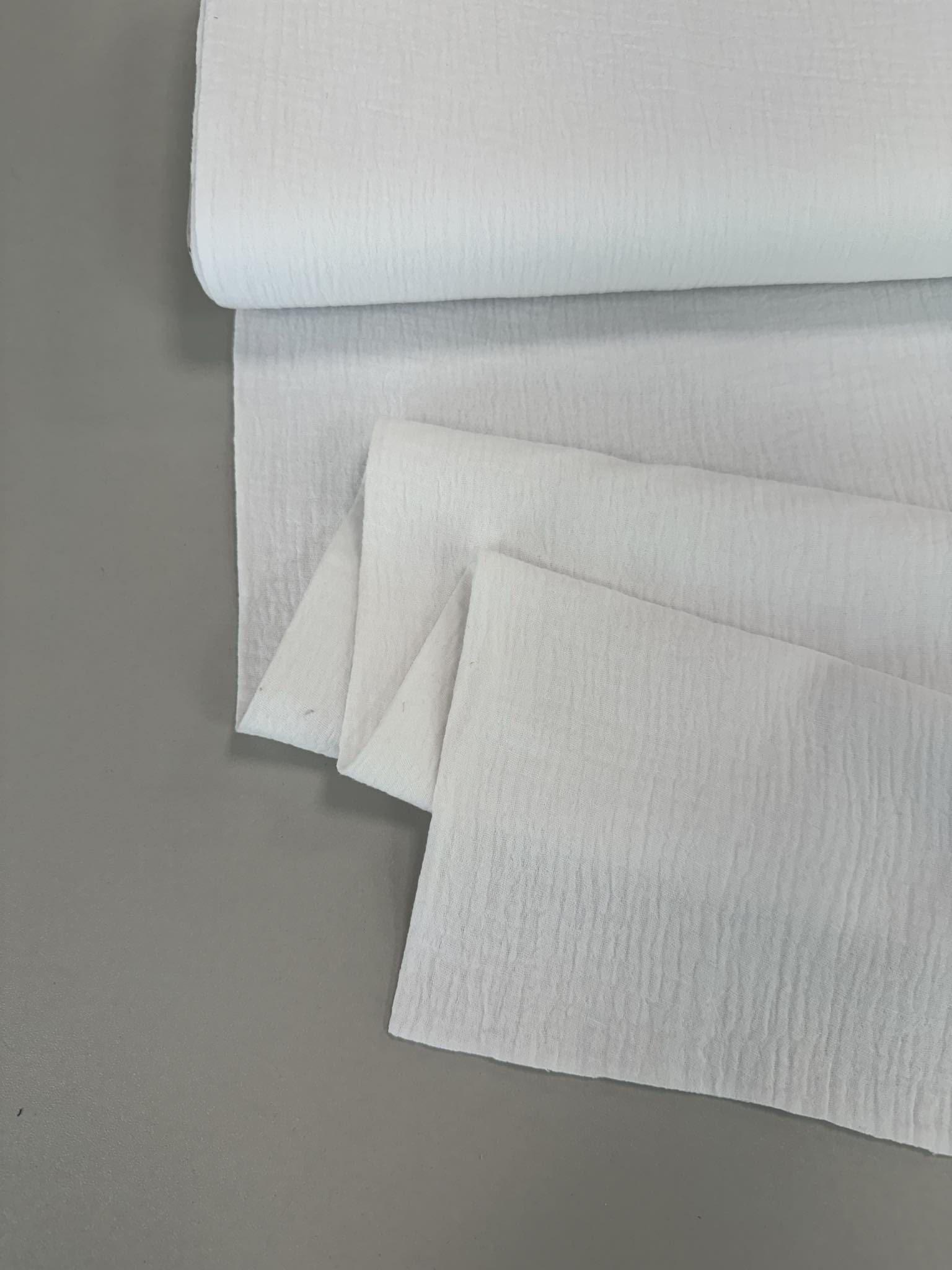 Medvilninis double gauze muslinas Baltas šaltas 00 — muslinas | Trys Pelėdos