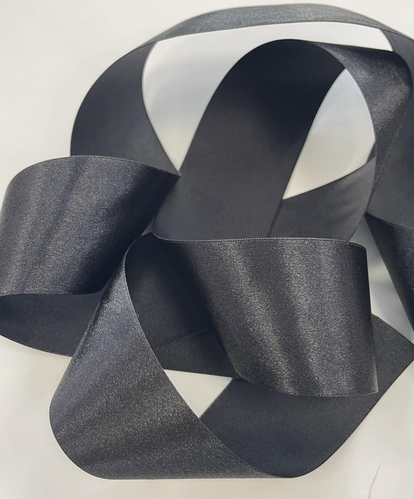 Atlasinė juostelė 50mm, juoda Atlasinė juostelė 50mm, juoda