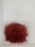 tamsiai raudonas