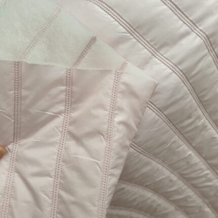 Dygsniuotas linijom vienpusis striukinis audinys Šviesiai rožinis - 50% NUOLAIDA