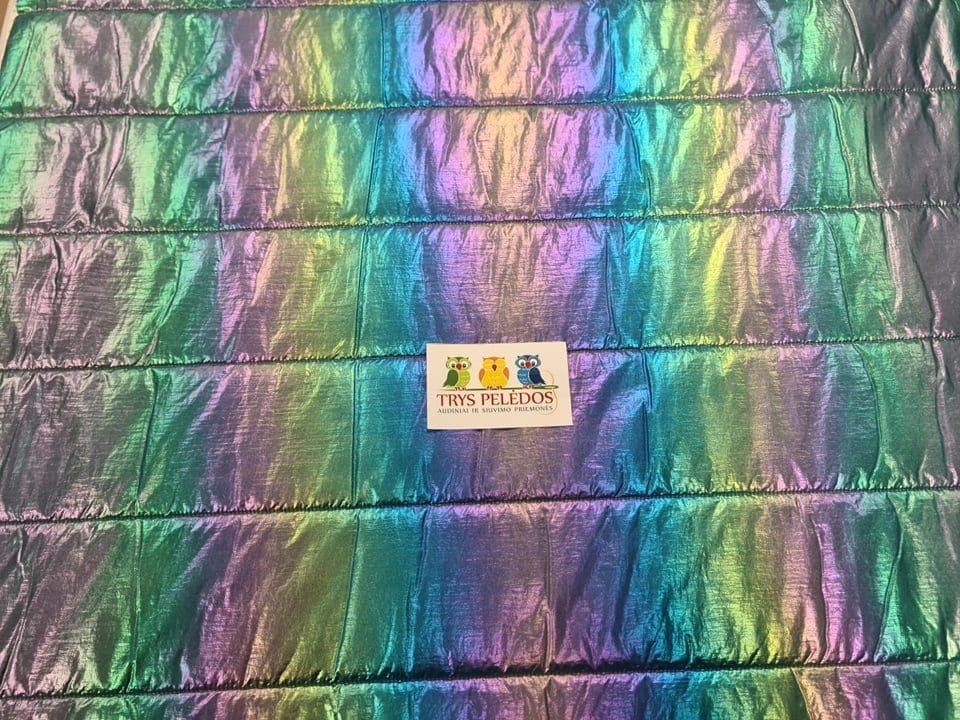 dygsniuotas-linijom-vienpusis-striukinis-chameleonas-audinys.jpg Dygsniuotas linijom vienpusis striukinis audinys Chameleonas — striukinis audinys | Trys Pelėdos