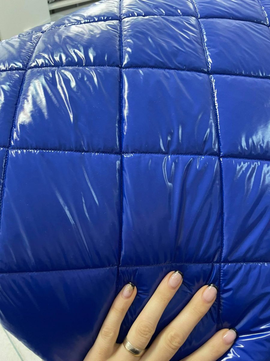 Dygsniuotas rombais vienpusis striukinis audinys Royal blue latex - 40% NUOLAIDA — striukinis audinys | Trys Pelėdos