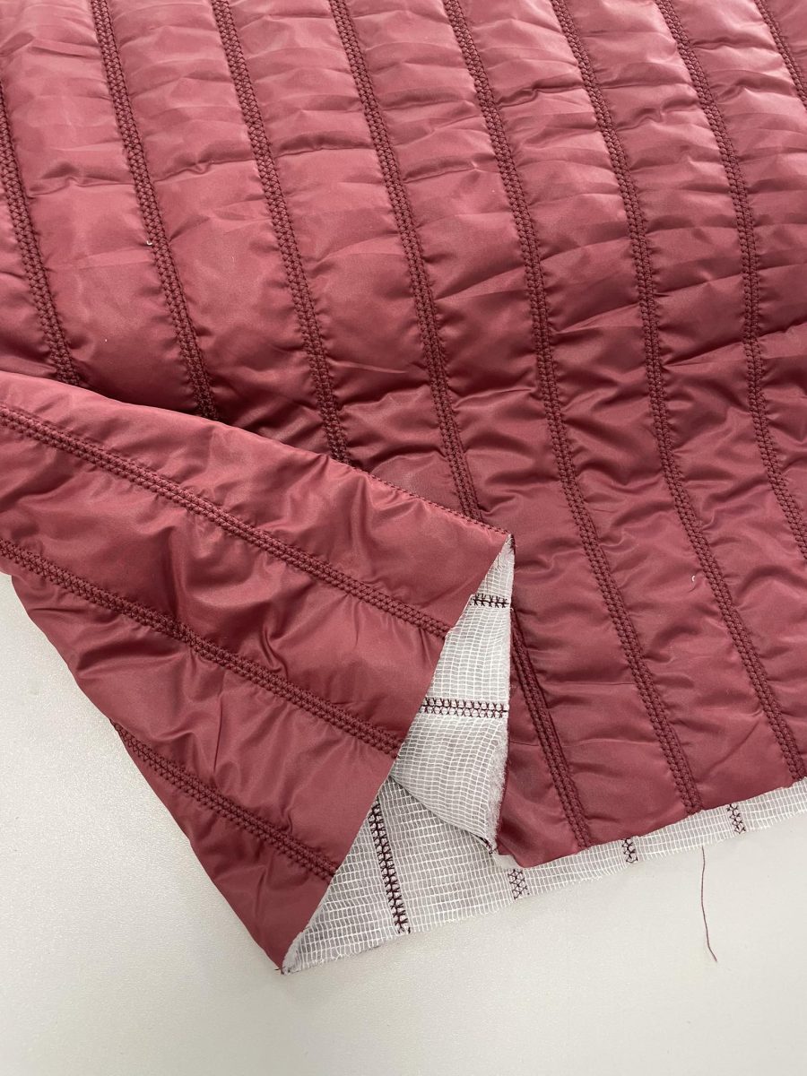 Dygsniuotas vienpusis striukinis audinys Bordo linijos - 50% NUOLAIDA — striukinis audinys | Trys Pelėdos