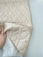 Dygsniuotas vienpusis striukinis audinys Nude trapecijos - 40% NUOLAIDA (3 nuotr.) — striukinis audinys | Trys Pelėdos