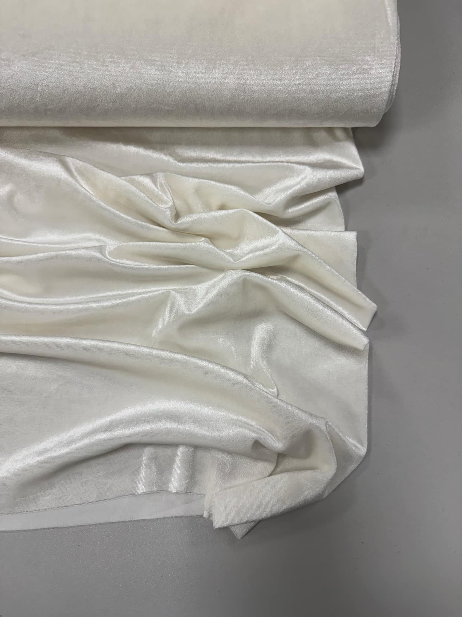e3b6b3b4-ecdc-473e-a2cb-5d06ae2e2f62.jpg Sintetinis veliūras: Sintetinis veliūras Baltas šiltas