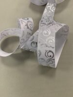 Grosgrain juostelė, 22 mm pločio, Balta su sidabriniais elementais — siuvimo juostelė | Trys Pelėdos