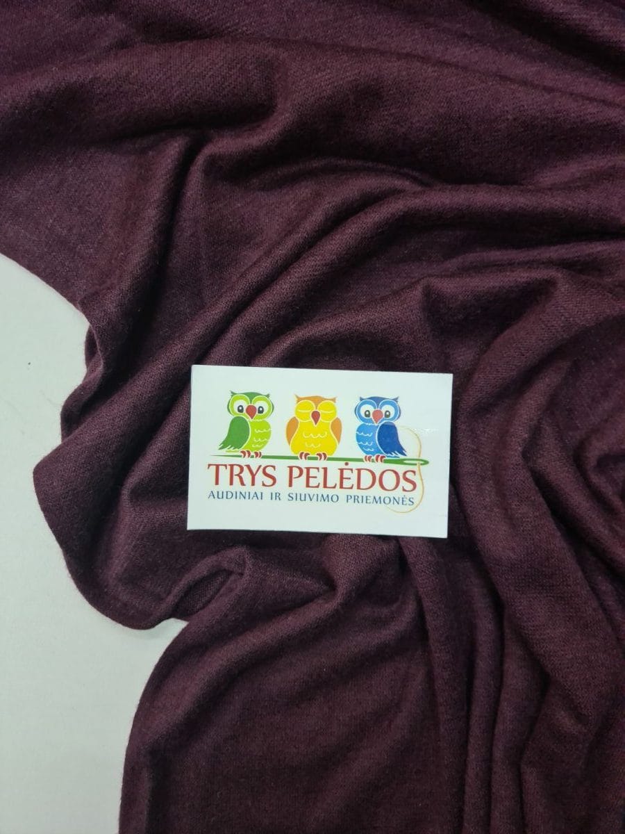 megztas-trikotazas-su-bordo-akrilanu.jpg Megztas trikotažas su akrilanu Bordo — trikotažas | Trys Pelėdos