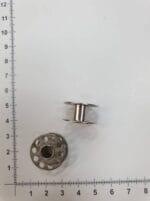 Pėdelės siuvimo mašinoms: Metalinė ritelė buitinei siuvimo mašinai, 1 vnt.