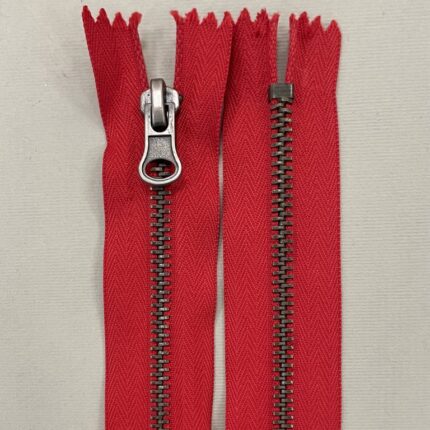 Metalinis užtrauktukas "Raudonas", 18 cm — siuvimo užtrauktukai | Trys Pelėdos