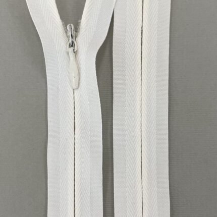 Paslėptas užtrauktukas "Balta Šilta", 20 cm — siuvimo užtrauktukai | Trys Pelėdos