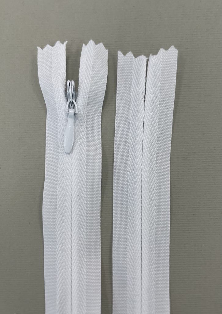 Paslėptas užtrauktukas "Baltas", 18 cm Paslėptas užtrauktukas "Baltas", 16 cm — siuvimo užtrauktukai | Trys Pelėdos