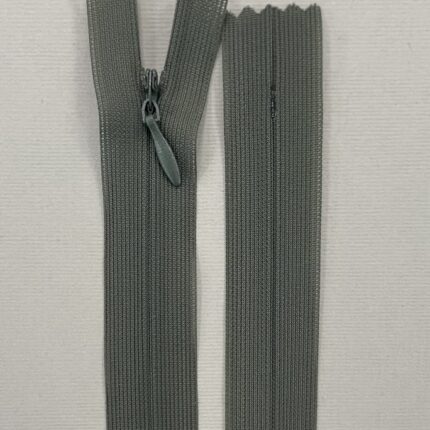 Paslėptas užtrauktukas "Chaki", 18 cm — siuvimo užtrauktukai | Trys Pelėdos