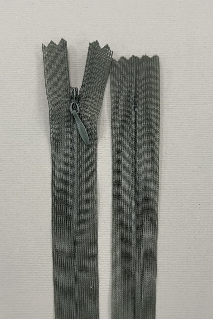 Paslėptas užtrauktukas "Chaki", 18 cm — siuvimo užtrauktukai | Trys Pelėdos