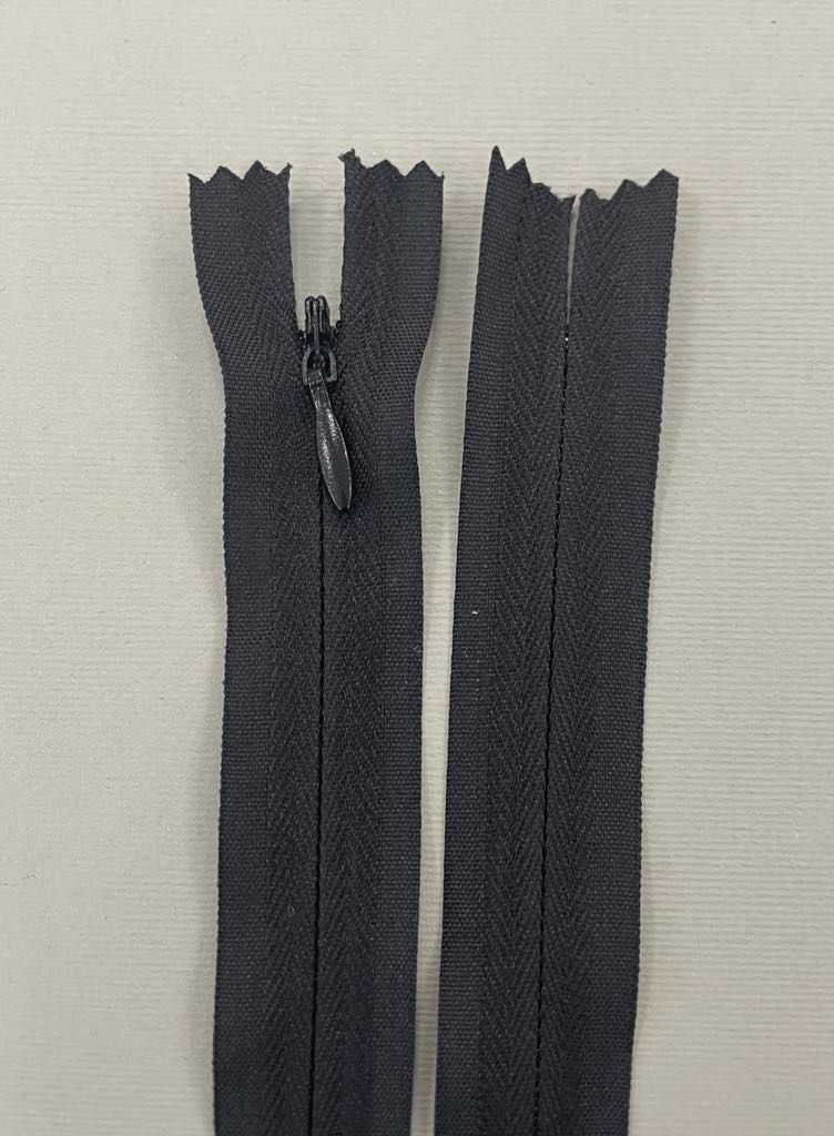 Paslėptas užtrauktukas "Juodas", 16 cm — siuvimo užtrauktukai | Trys Pelėdos