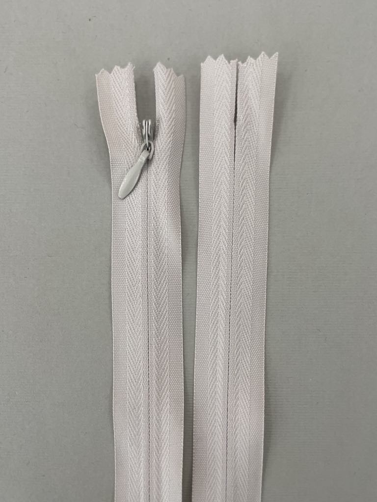 Paslėptas užtrauktukas "Kreminis", 25 cm Paslėptas užtrauktukas "Kreminis", 25 cm — siuvimo užtrauktukai | Trys Pelėdos