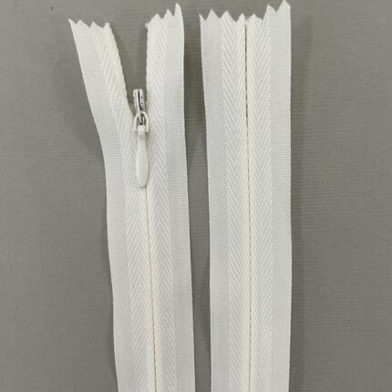 Paslėptas užtrauktukas "Kreminis", 40 cm — siuvimo užtrauktukai | Trys Pelėdos