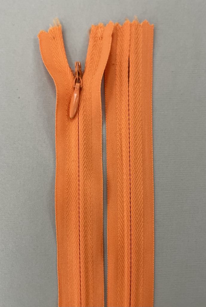 Paslėptas užtrauktukas "Oranžinis", 30 cm Paslėptas užtrauktukas "Oranžinis", 30 cm — siuvimo užtrauktukai | Trys Pelėdos