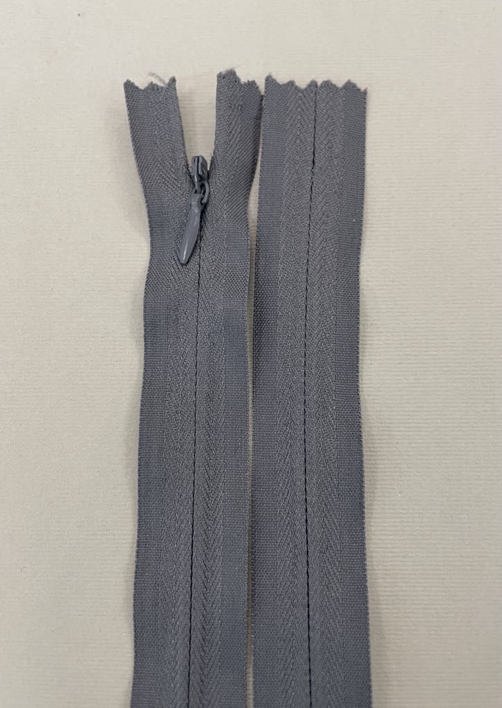 Paslėptas užtrauktukas "Pilka", 55 cm Paslėptas užtrauktukas "Tamsiai pilkas", 35 cm — siuvimo užtrauktukai | Trys Pelėdos